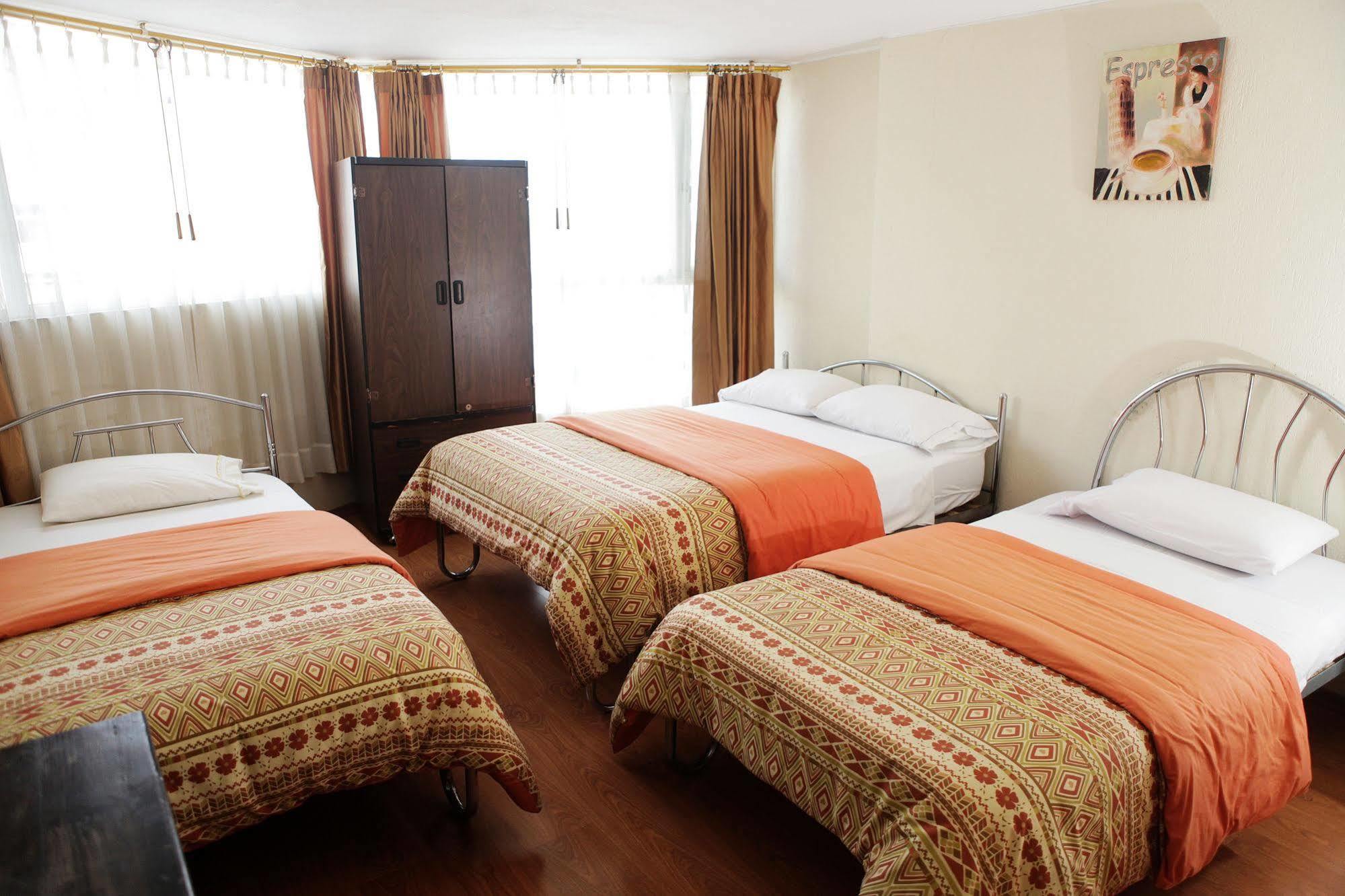 Hostal Capri Quito Zewnętrze zdjęcie