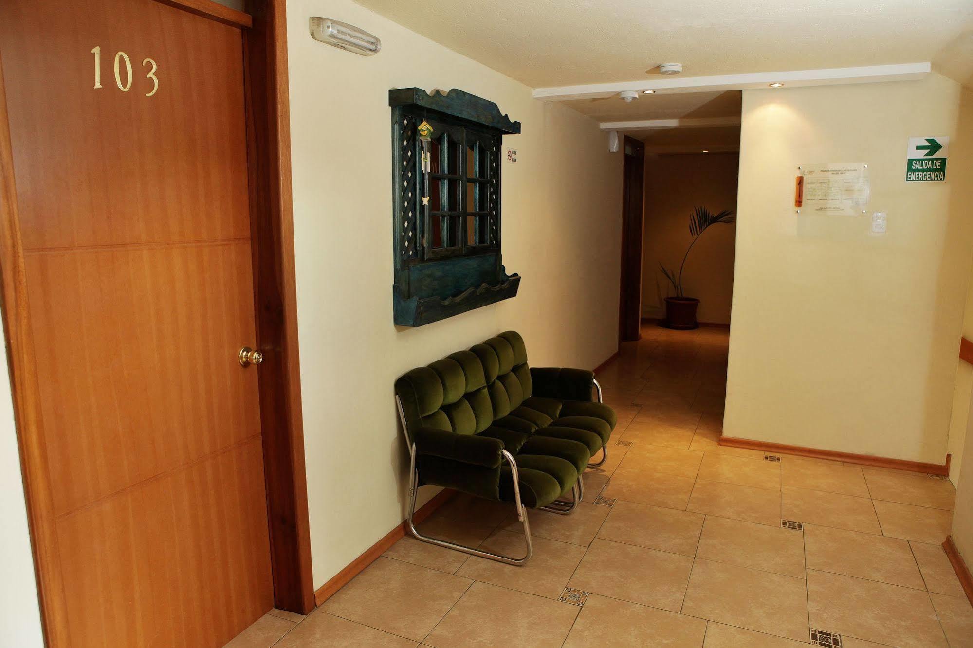 Hostal Capri Quito Zewnętrze zdjęcie
