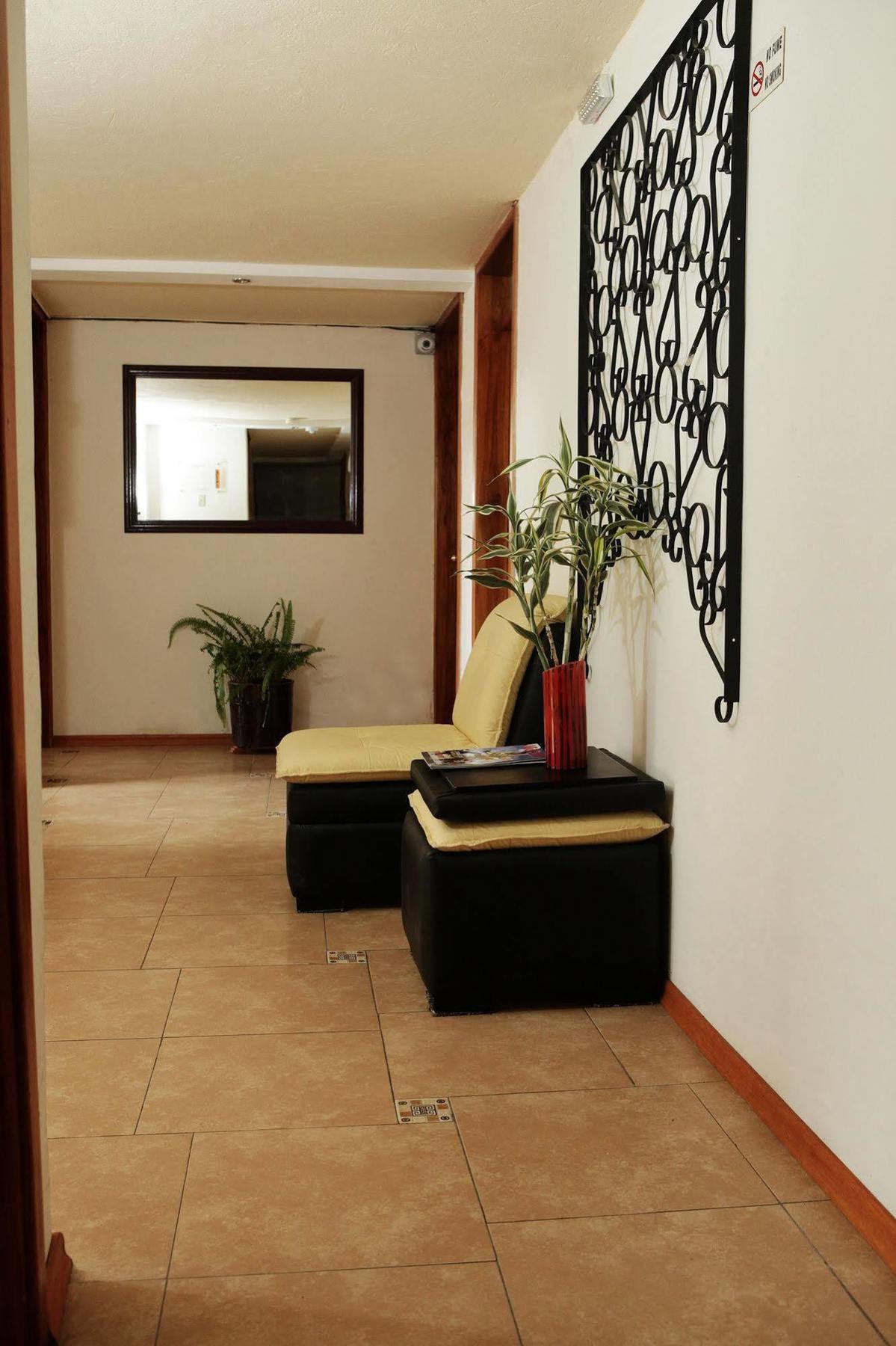 Hostal Capri Quito Zewnętrze zdjęcie