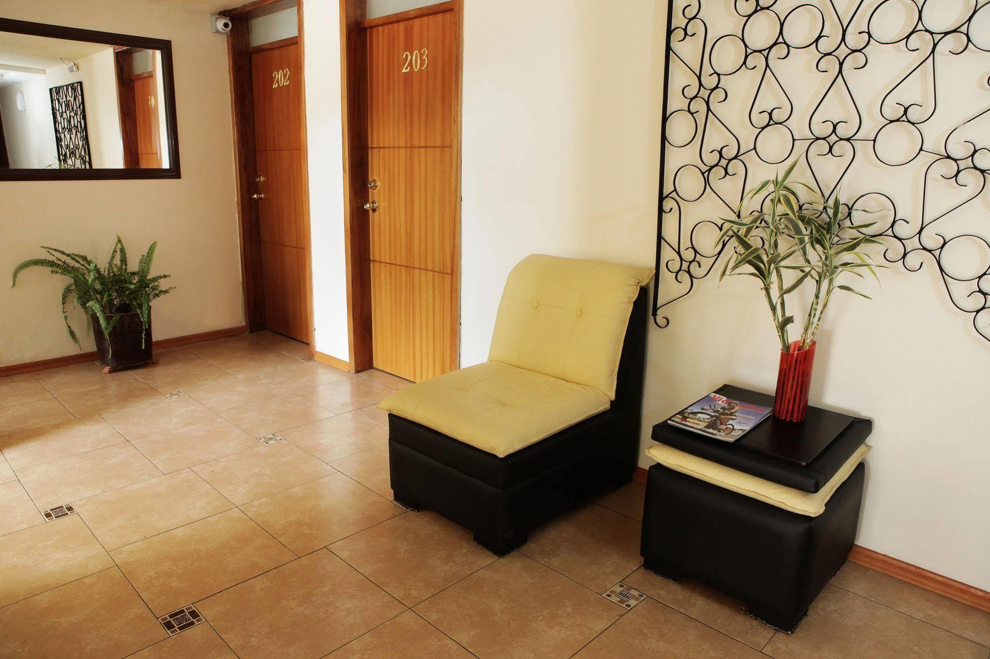 Hostal Capri Quito Zewnętrze zdjęcie